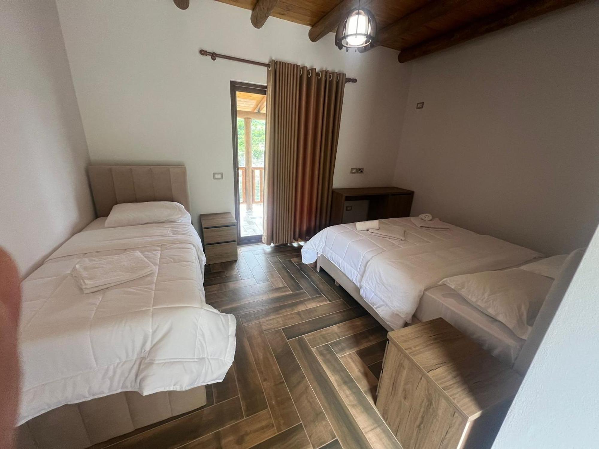 Guest House Bracaj Zhaban Zewnętrze zdjęcie
