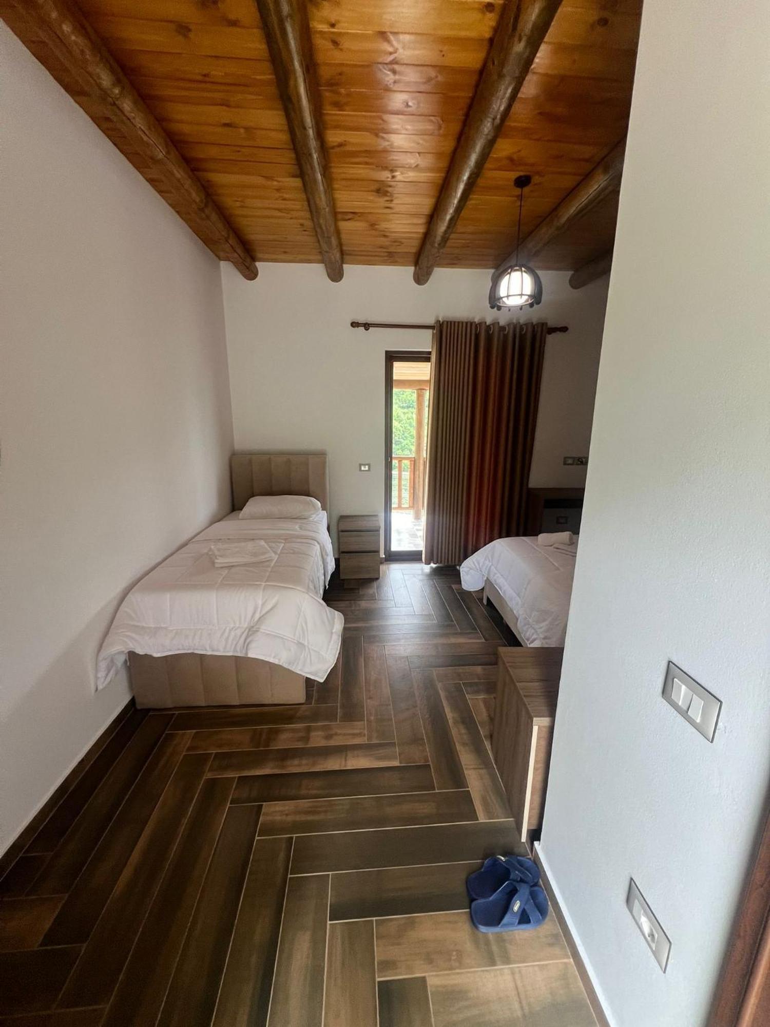 Guest House Bracaj Zhaban Zewnętrze zdjęcie