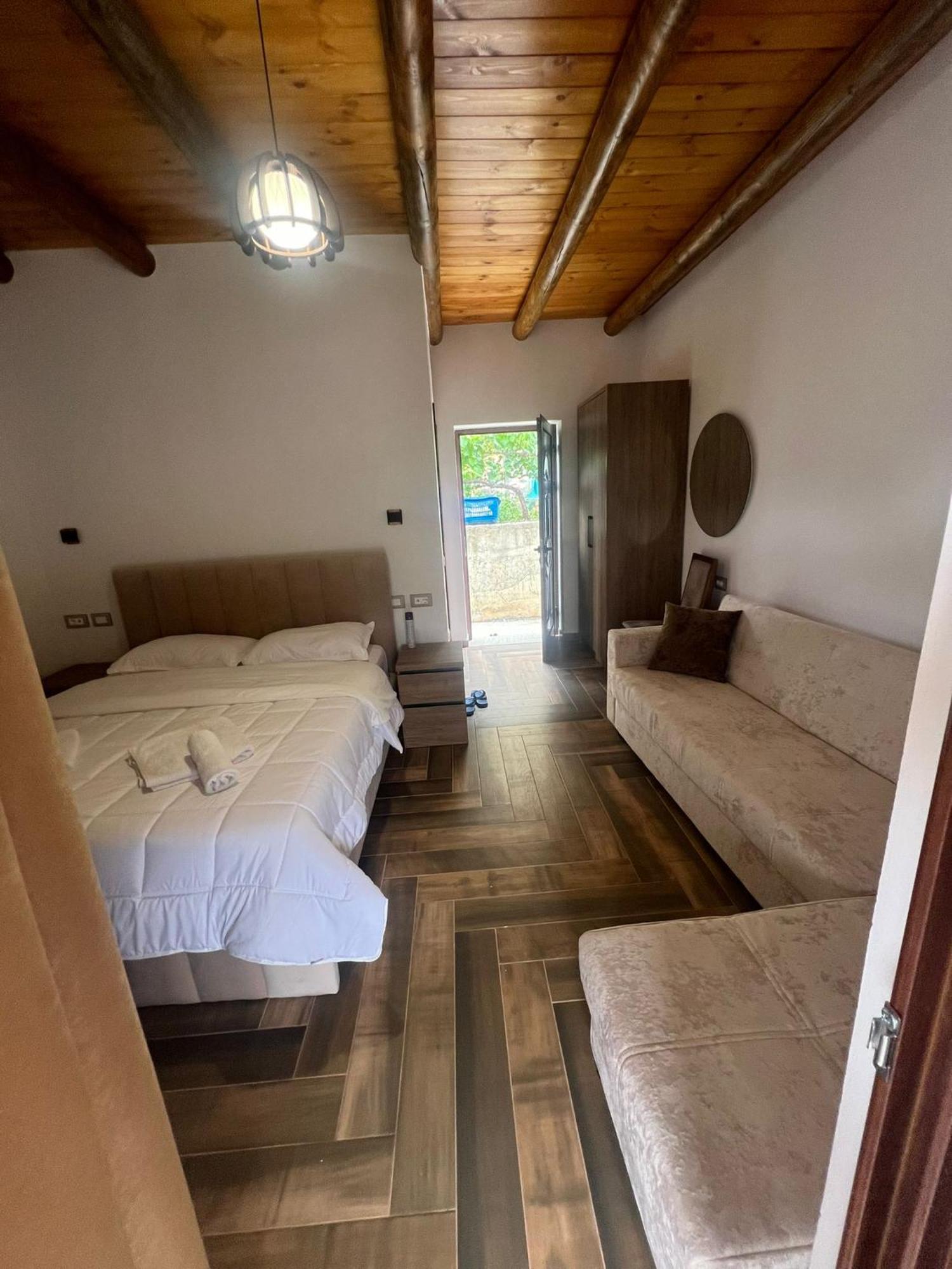 Guest House Bracaj Zhaban Zewnętrze zdjęcie