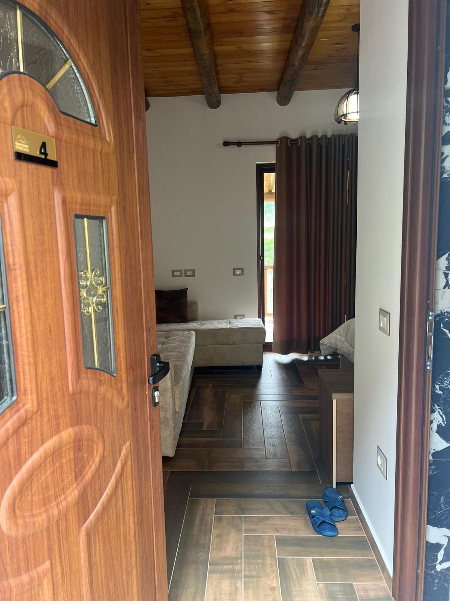 Guest House Bracaj Zhaban Zewnętrze zdjęcie