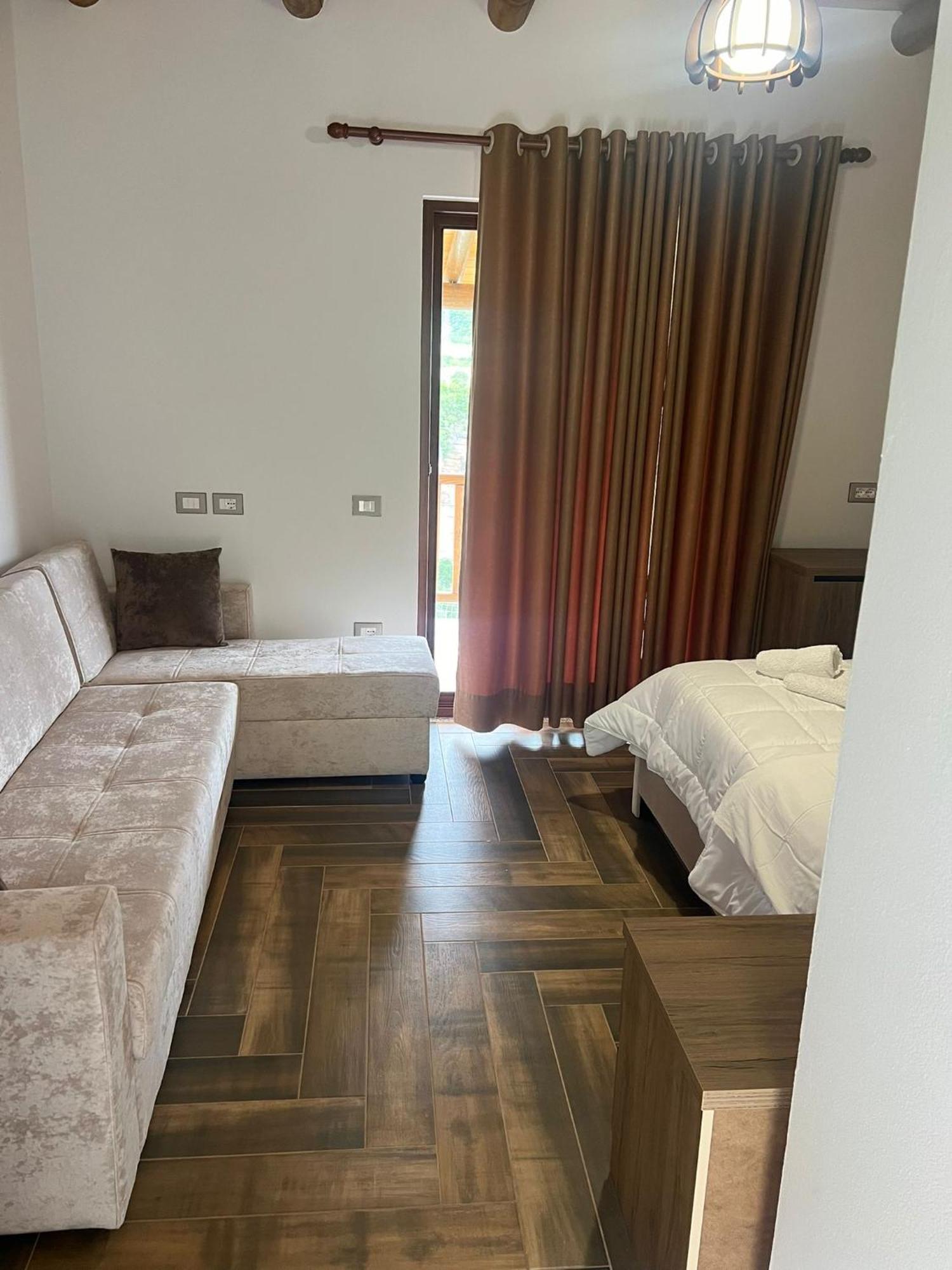 Guest House Bracaj Zhaban Zewnętrze zdjęcie