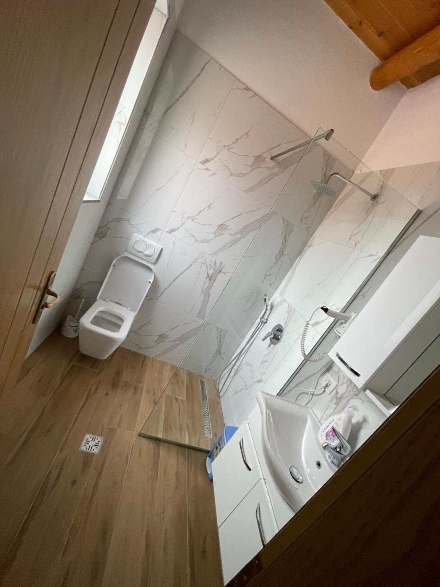 Guest House Bracaj Zhaban Zewnętrze zdjęcie